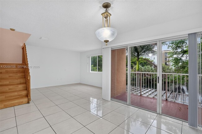 Building Photo - 6225 SW Kendale Lakes Cir