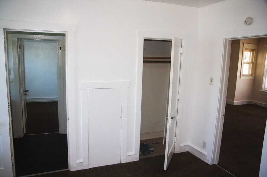 Building Photo - 328 High Street