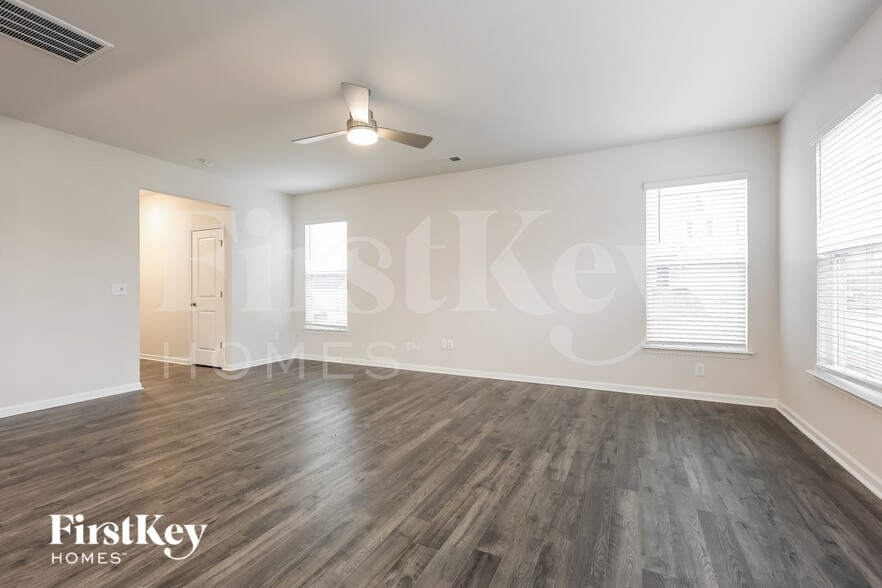 Building Photo - 101 Wild Lily Dr