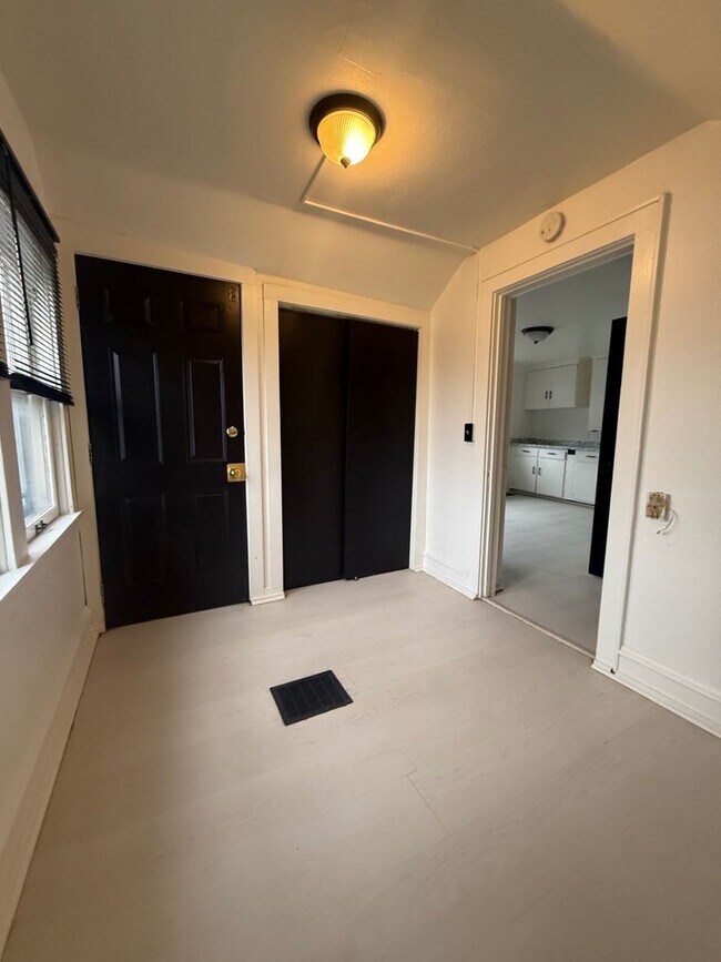 Building Photo - 5116 N 32nd St