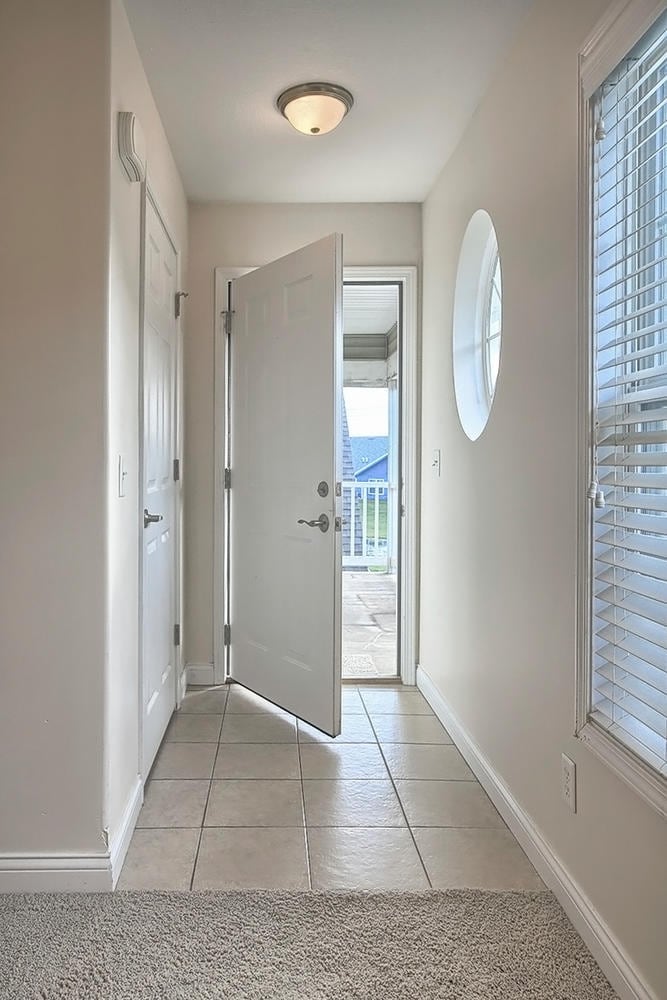 Private Entrance - 703 N Prairie View Rd