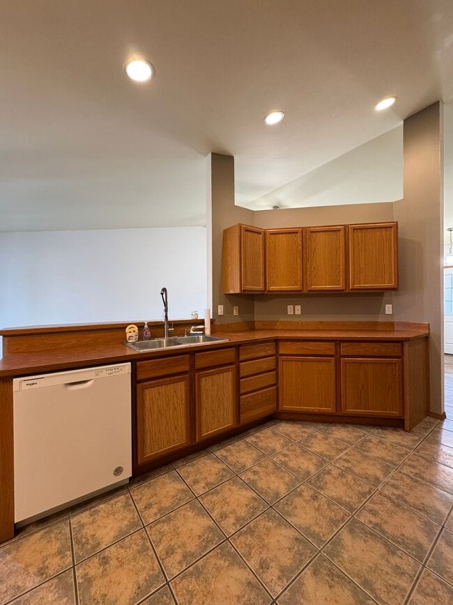 Building Photo - Modern 3BR/2BA Rental with Large Kitchen & Living Room