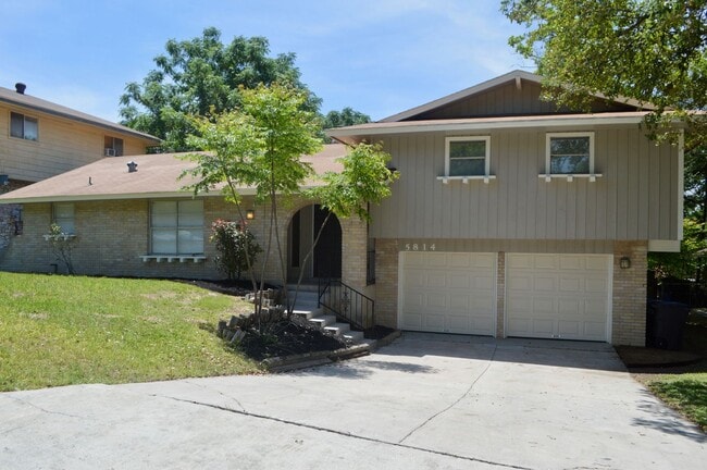 Primary Photo - Beautifully remodeled 4 bedroom 2 bath hom...