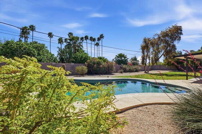 Building Photo - 6819 E Paradise Pkwy