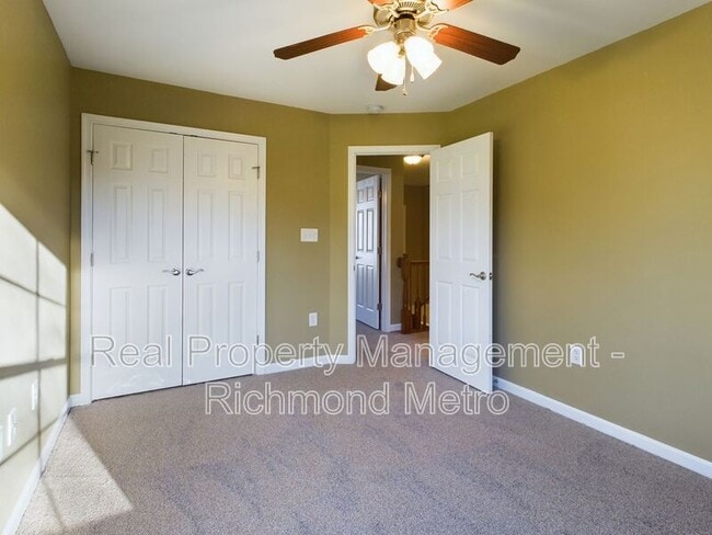 Building Photo - 6431 Kings Crest Ct