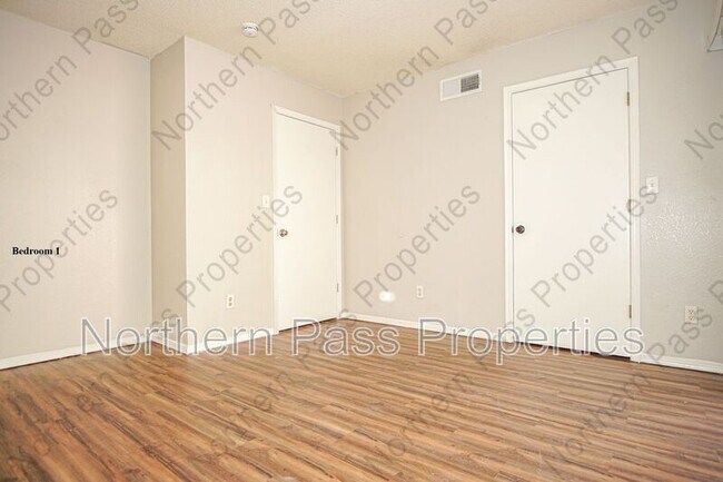 Building Photo - 11027 Sunshine Ct