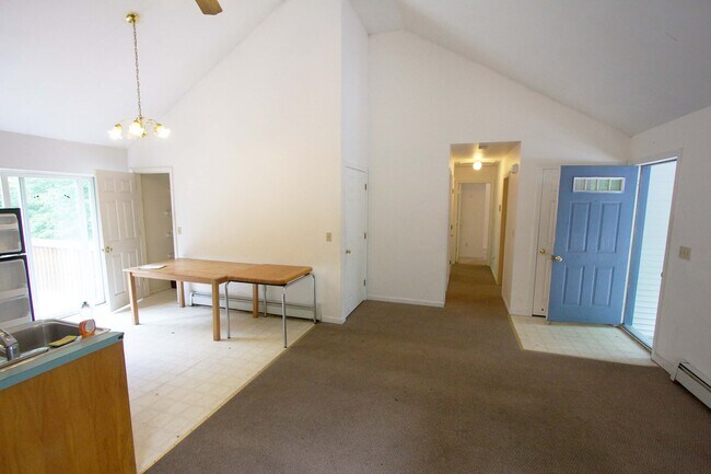 Building Photo - 406 South Eagleville Road