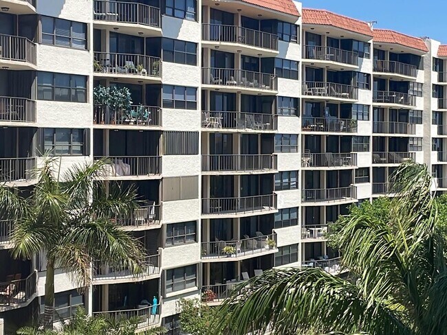 Building Photo - 899 Jeffery St