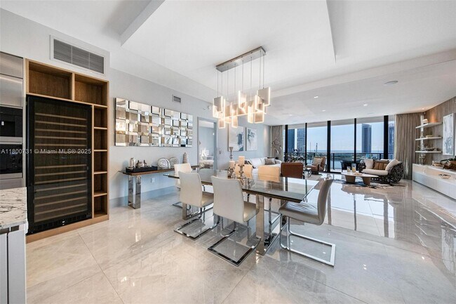 Building Photo - 5500 Island Estates Dr