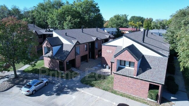 Building Photo - 1841 Ridgehaven Ct