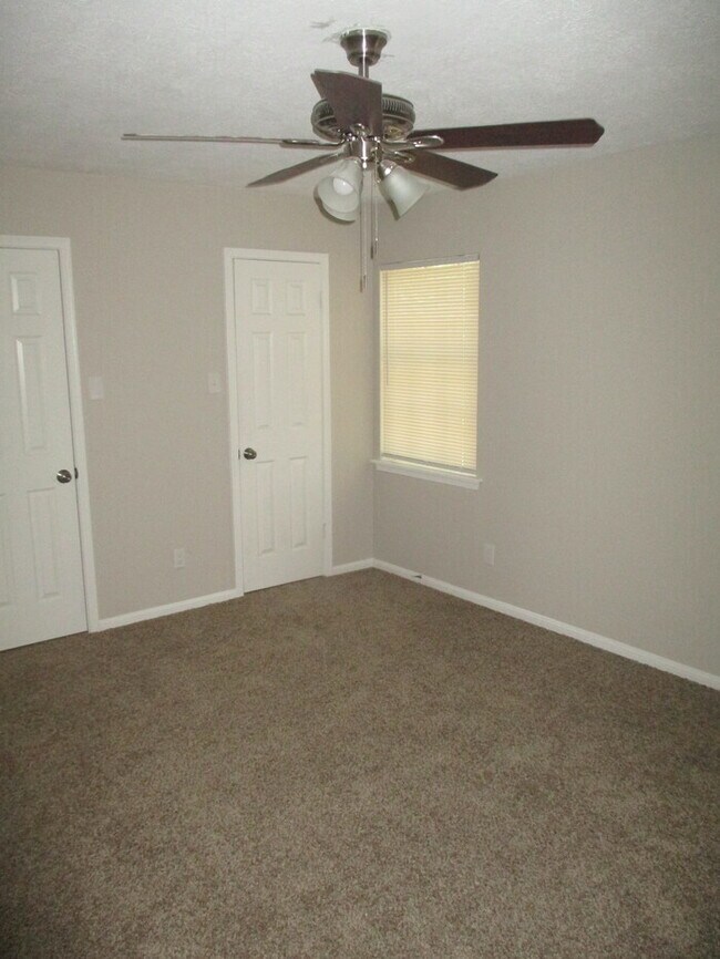 Building Photo - Call 832-538-3442 To Schedule Your Showing...