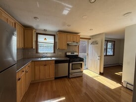 Building Photo - 22 Saville St