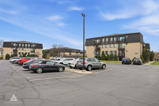 Building Photo - 7301 Willow Springs Rd