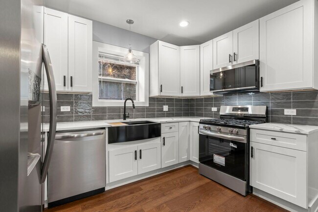 Building Photo - 5542 W 64th St