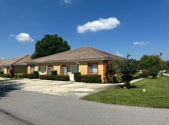 Building Photo - 2 Bedroom 2 Full Bath Townhome in LAKE MARION RESORT