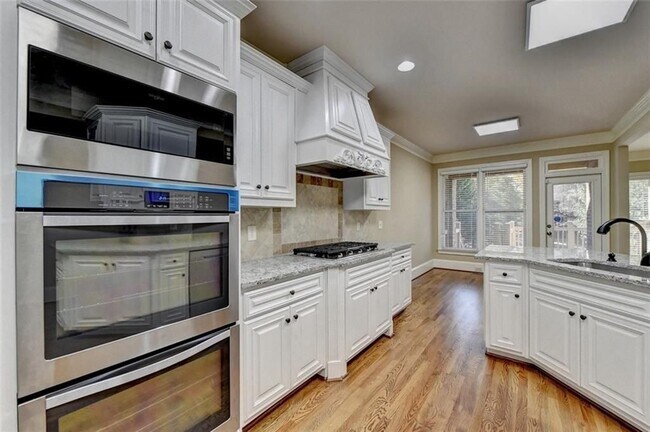 Building Photo - 11636 Parkside Ave