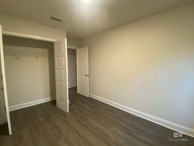 Building Photo - 6685 Spaniel Dr