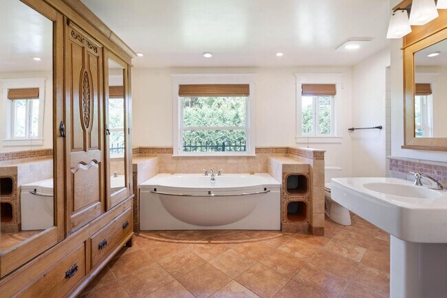Building Photo - 13745 Cameo Ct
