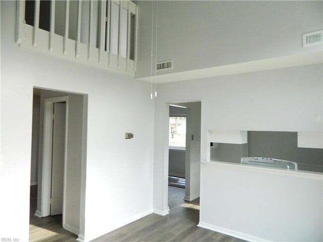 Building Photo - Brandon