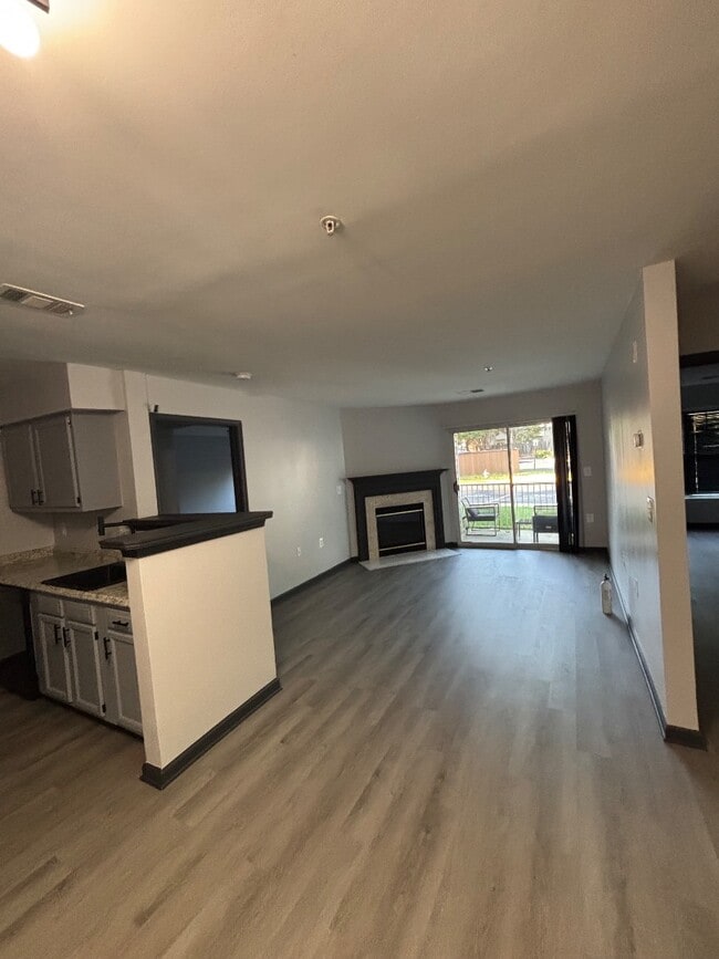 Building Photo - 8961 Town Center Cir
