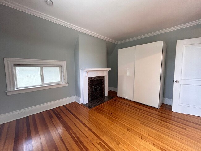 Building Photo - $0 DEPOSIT OPTION. CHARMING VICTORIAN TOWNHOUSE IN UPTOWN/CITY PARK WEST