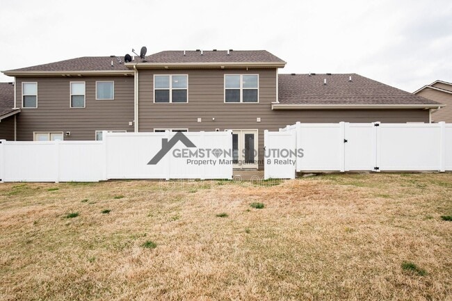 Building Photo - 4018 Commons Dr