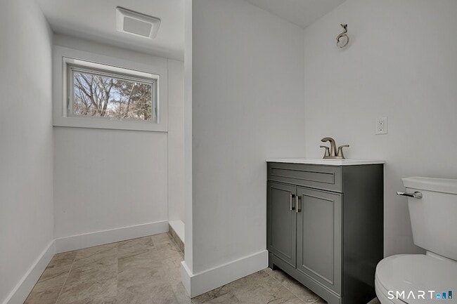 Building Photo - 220 Upper Grassy Hill Rd