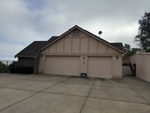 Building Photo - Morgan Hill Foothills Home