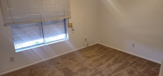 Building Photo - 2 bedroom in GLENDALE AZ 85303