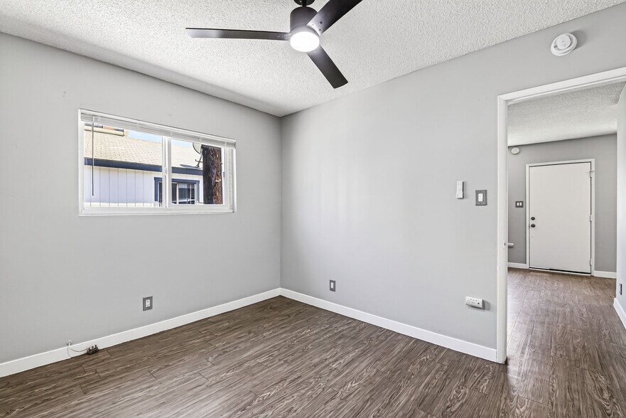 Building Photo - 539 E 11th St