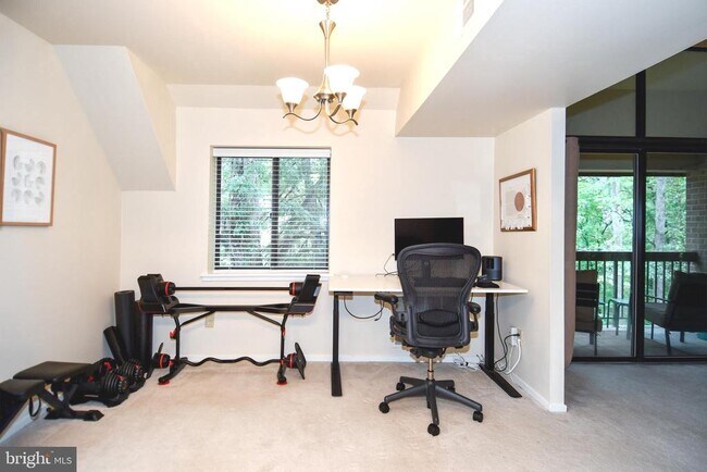 Building Photo - 1672 Parkcrest Cir