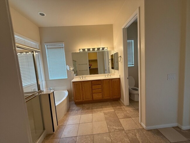 Building Photo - Apple Valley Estates- Gated Community- Beautiful 4 Bedrooms, 3 Bathrooms