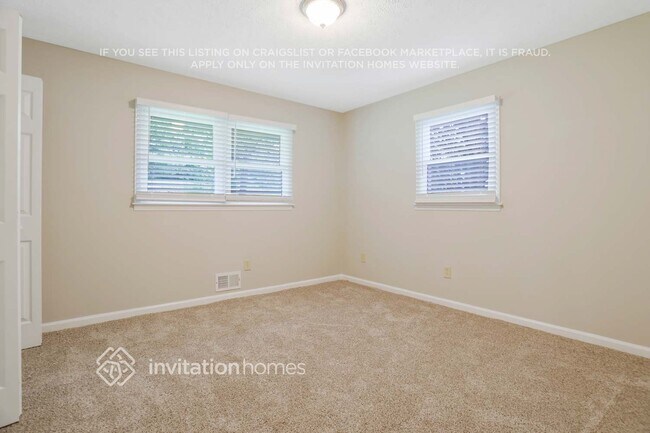 Building Photo - 246 Sandra Dr NW