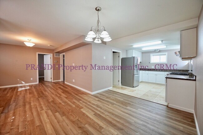 Building Photo - Charming Downtown San Rafael Victorian Style Duplex.