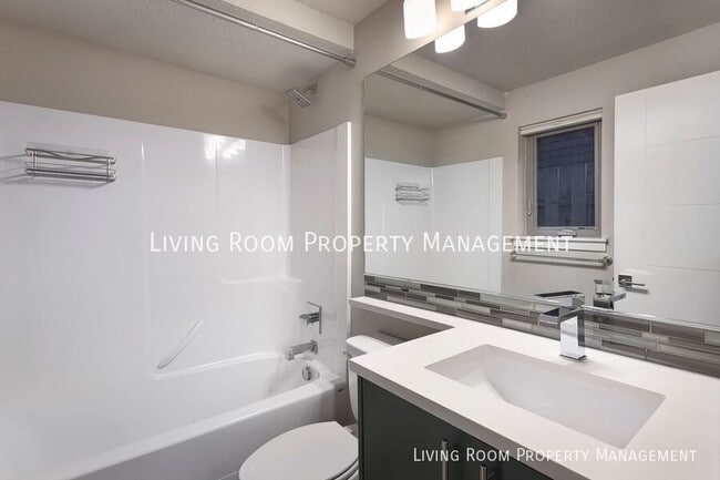 Building Photo - 736 N Webster St