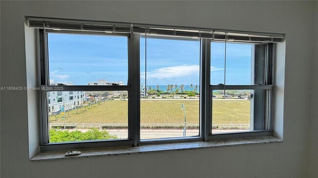 Building Photo - 4117 Bougainvilla Dr