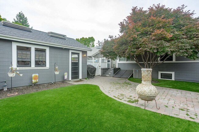 Building Photo - Charming Upgraded 2 Bedroom 2 Bath Rose Garden Home