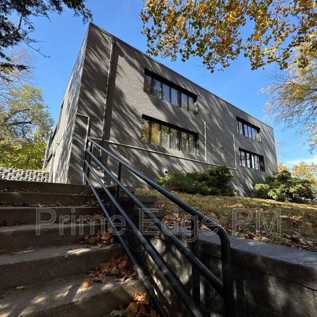 Building Photo - 2343 B St
