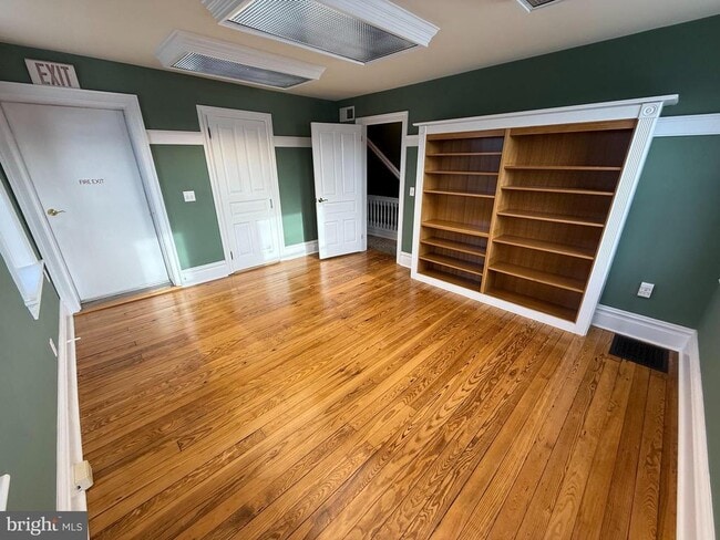 Building Photo - 405 Bridge St