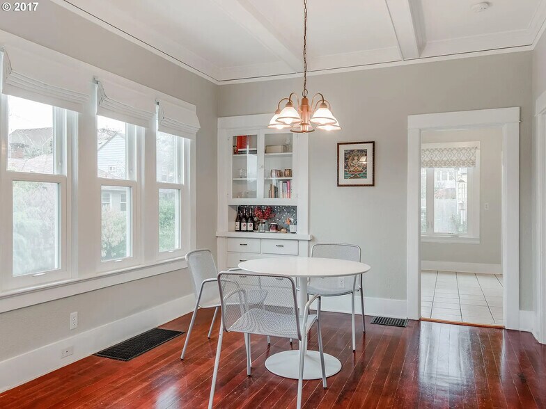 Building Photo - 5525 NE Everett St