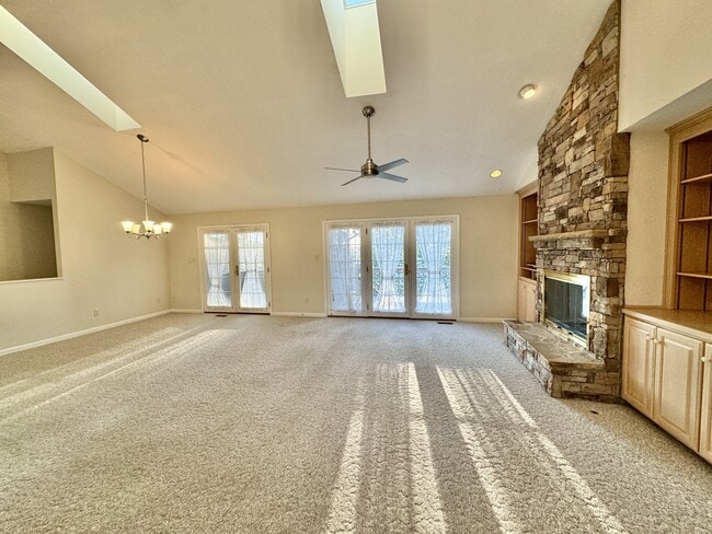 Building Photo - 144 Gigi Ln