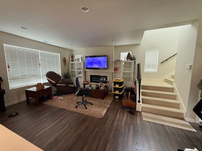 Building Photo - 3Bd/2.25Ba Lynnwood Townhouse