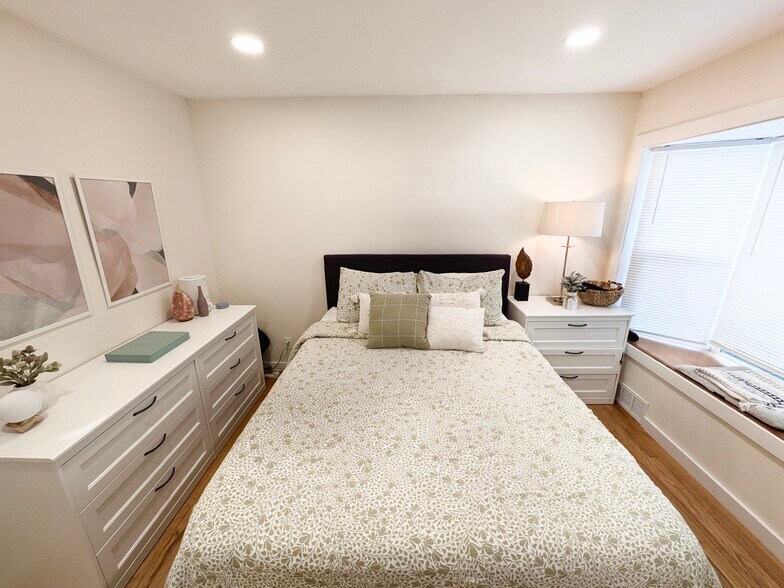 Building Photo - 850 S Osage St