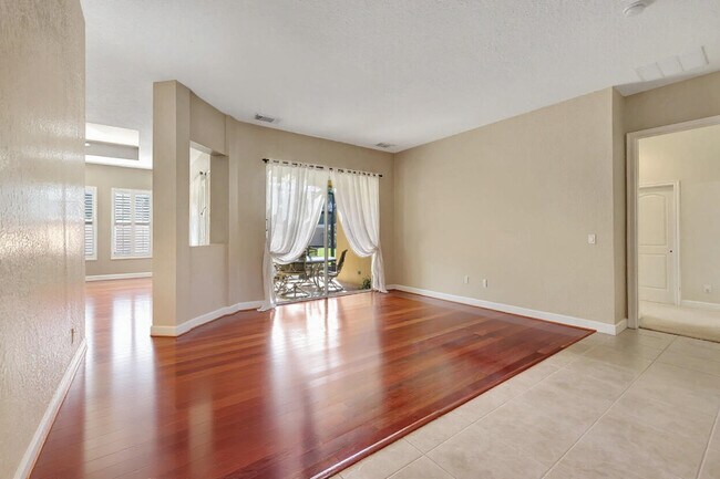 Building Photo - 827 SW Grand Reserves Blvd