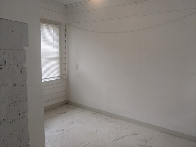 Building Photo - 3315 W Markham St