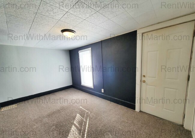 Building Photo - 229 Linden Ave