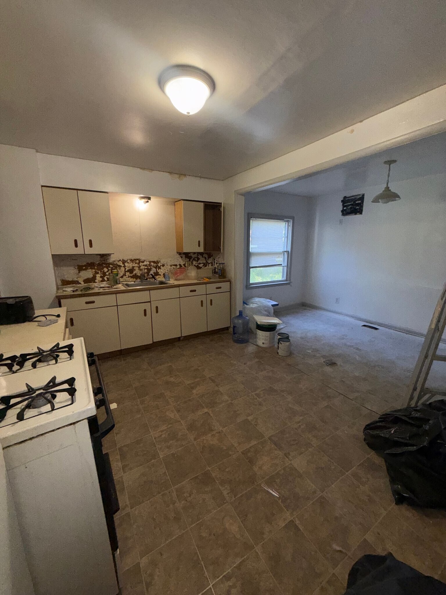 Building Photo - 411 W Marengo Ave
