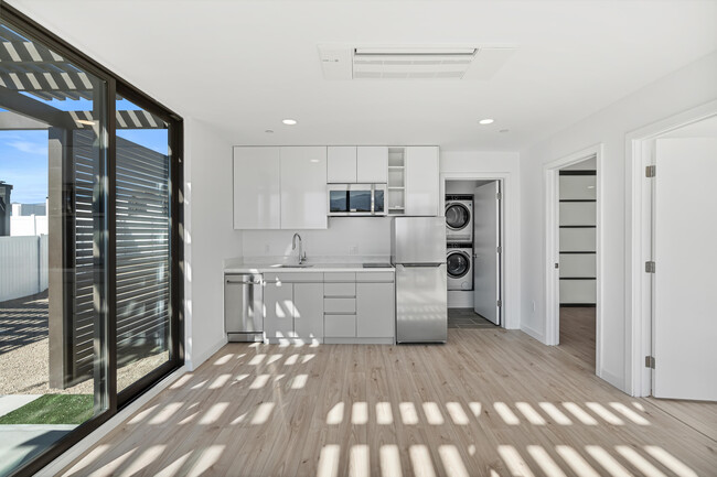 Building Photo - 13852 Scenic Crest Cir