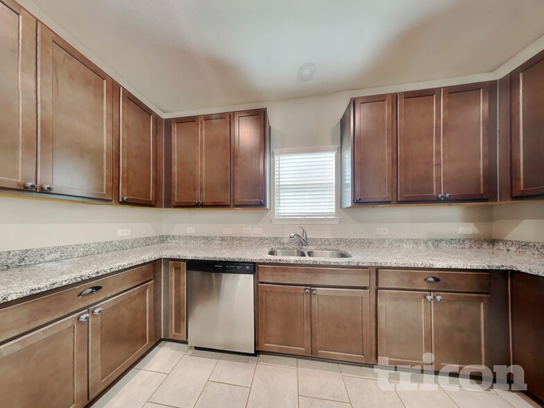 Building Photo - 20010 Northpark Oak Ln