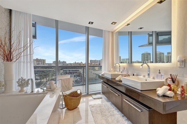 Building Photo - 17121 Collins Ave